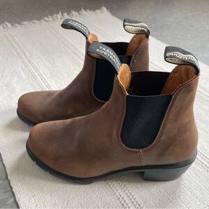 Blundstone Leather Chelsea Heeled Boot